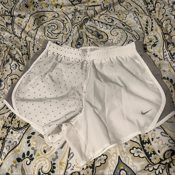 Nike patterned running shorts - Picture 1 of 3